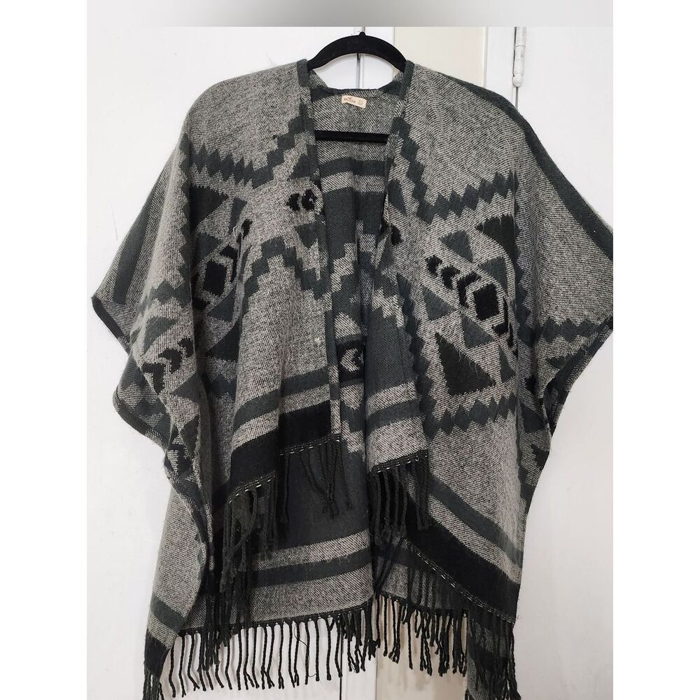 Hollister Aztec Print‎ Poncho